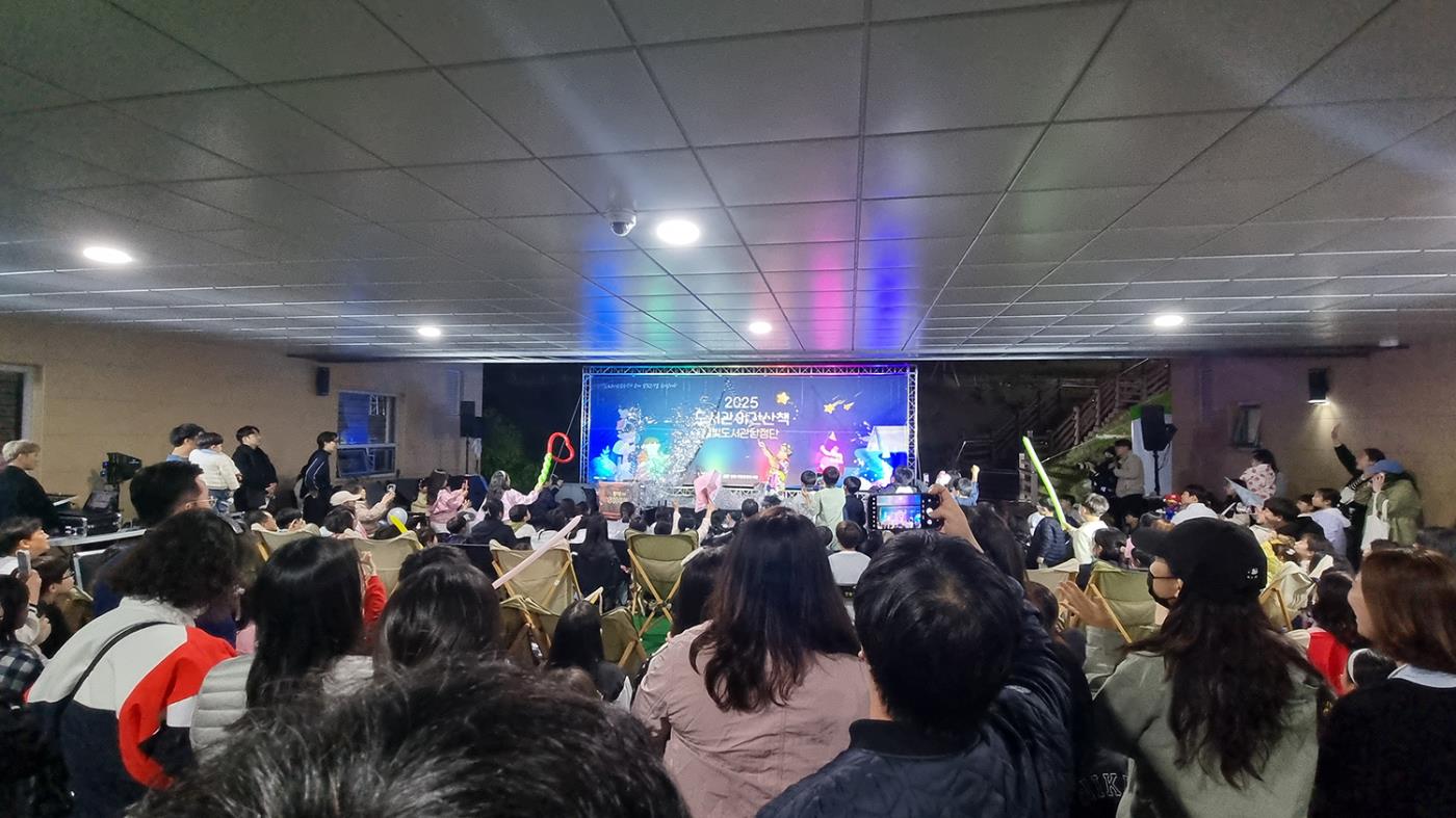 0527 안동시립중앙도서관, ‘2025 도서관 야간산책' 성황리에 마무리 (3).jpg