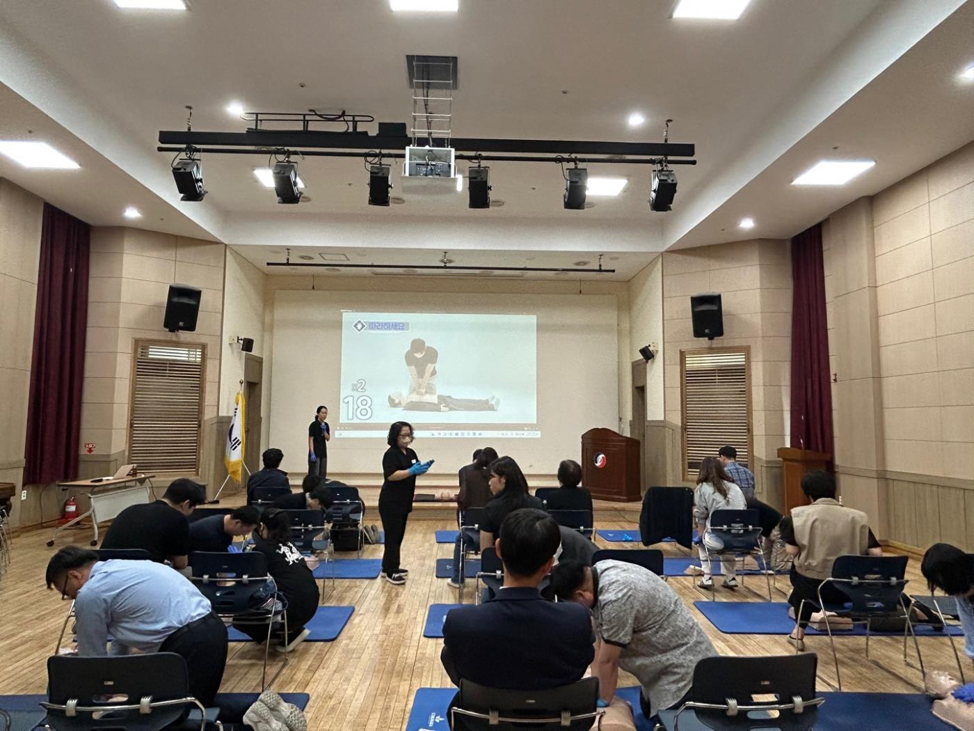 심폐소생술사진2.jpg