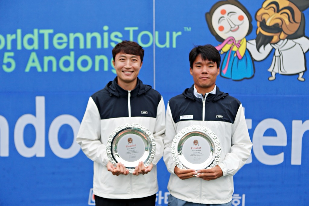 0528 안동시청 테니스경기단, ITF 안동국제테니스대회 남녀 복식 준우승 쾌거 (3)-손지훈, 추석현선수.jpg