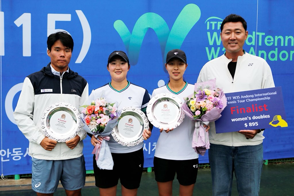 0528 안동시청 테니스경기단, ITF 안동국제테니스대회 남녀 복식 준우승 쾌거 (1)-추석현, 김은채, 한형주, 권용식감독.jpg
