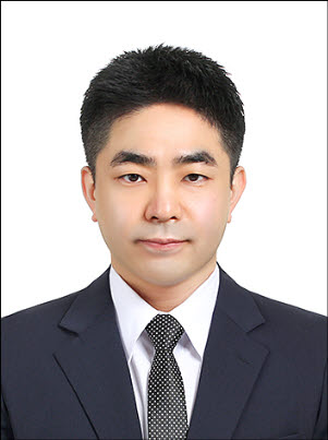 김용찬 교수님.jpg